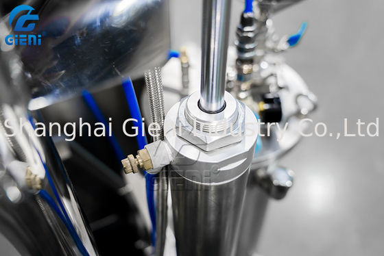 Mesin Pengaduk Serbuk Kosmetik 50L Berkecepatan Tinggi Dengan Perangkat Penyemprotan Minyak