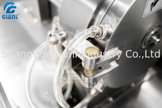 Kosmetik Pulverizer Kecepatan Tinggi 7200 RPM 20KG / Jam Mesin Press Bubuk Rias